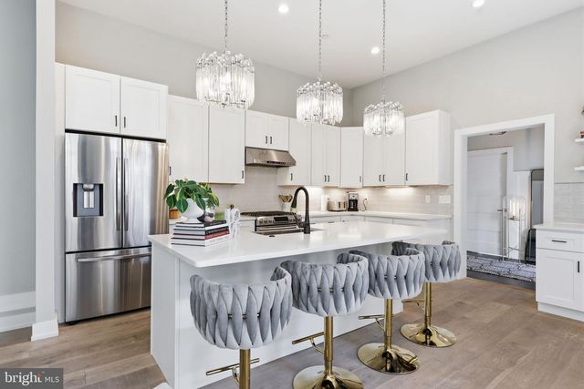 547 WALNUT LN, Philadelphia, PA 19128