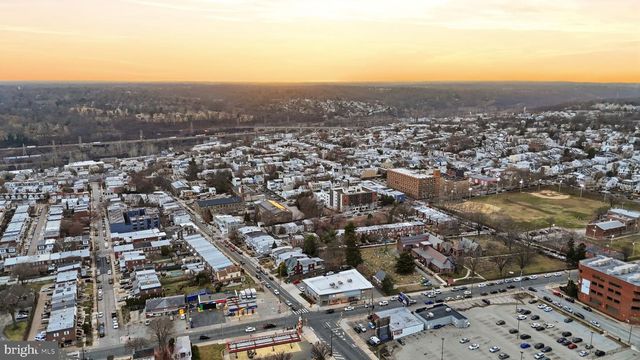 547 WALNUT LN, Philadelphia, PA 19128