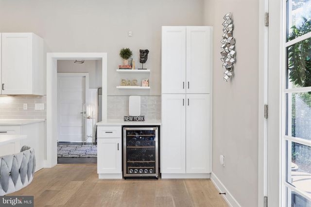 547 WALNUT LN, Philadelphia, PA 19128