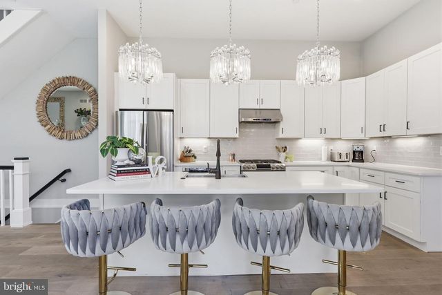 547 WALNUT LN, Philadelphia, PA 19128