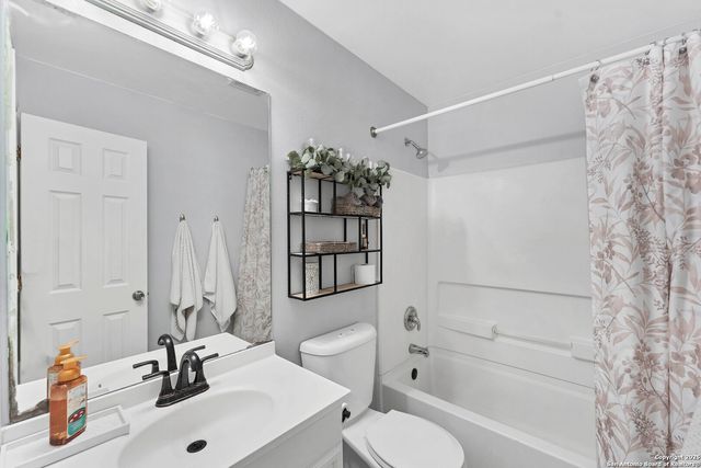 8935 Silver Bow, San Antonio, TX 78242