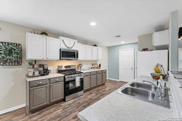 8935 Silver Bow, San Antonio, TX 78242