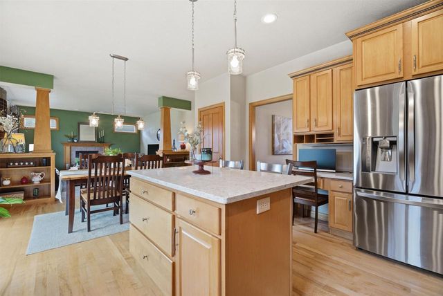 3208 S SOLITUDE LANE, Appleton, WI 54915