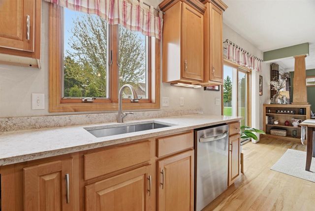 3208 S SOLITUDE LANE, Appleton, WI 54915