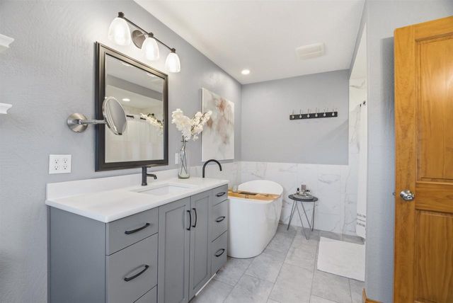 3208 S SOLITUDE LANE, Appleton, WI 54915