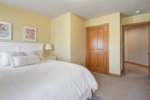 3208 S SOLITUDE LANE, Appleton, WI 54915
