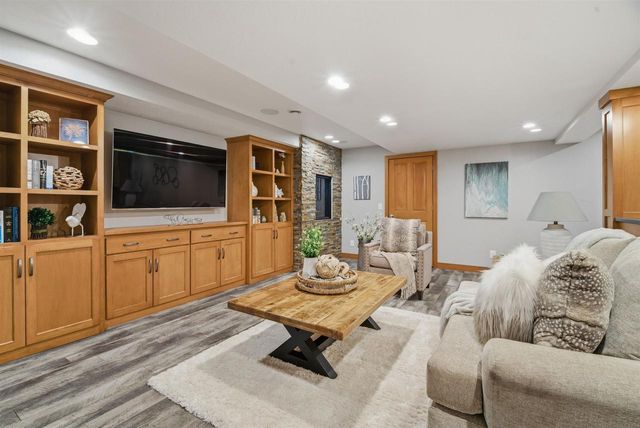 3208 S SOLITUDE LANE, Appleton, WI 54915