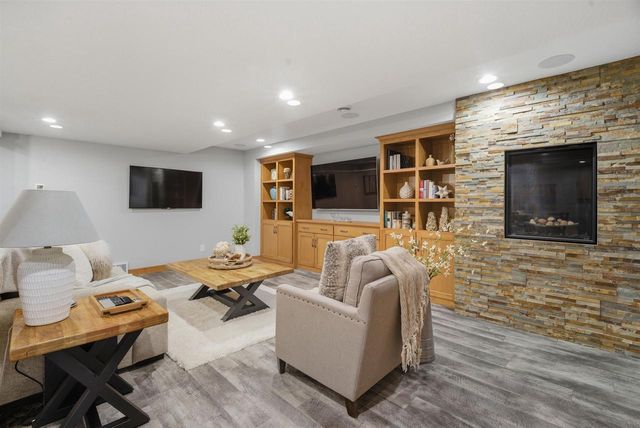3208 S SOLITUDE LANE, Appleton, WI 54915