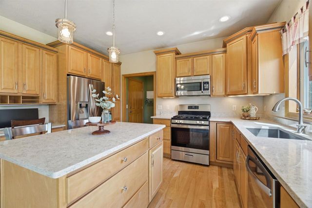3208 S SOLITUDE LANE, Appleton, WI 54915