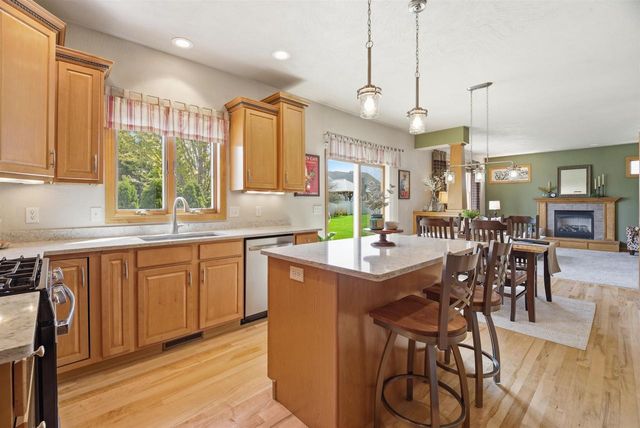 3208 S SOLITUDE LANE, Appleton, WI 54915