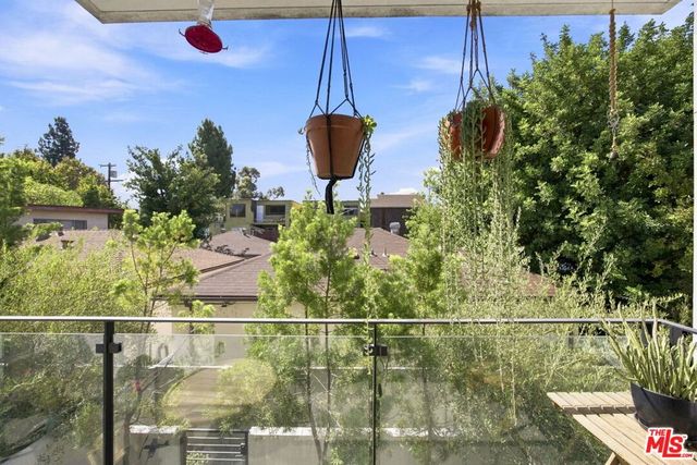11622 Colfax Meadow Lane, Studio City, CA 91604