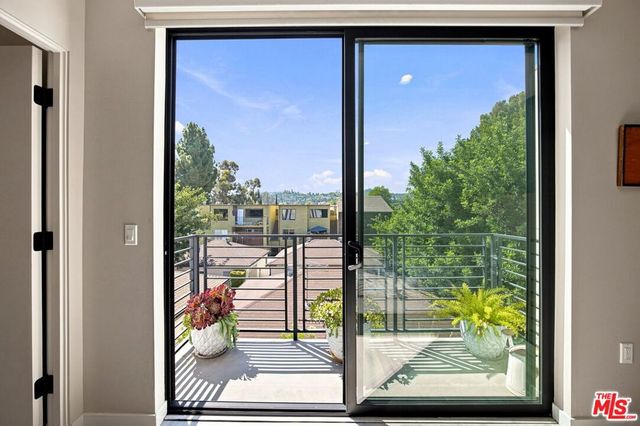 11622 Colfax Meadow Lane, Studio City, CA 91604