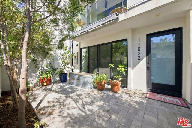 11622 Colfax Meadow Lane, Studio City, CA 91604