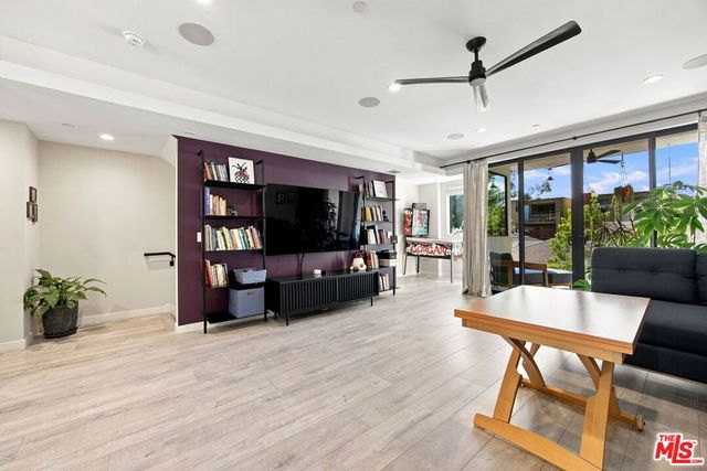 11622 Colfax Meadow Lane, Studio City, CA 91604