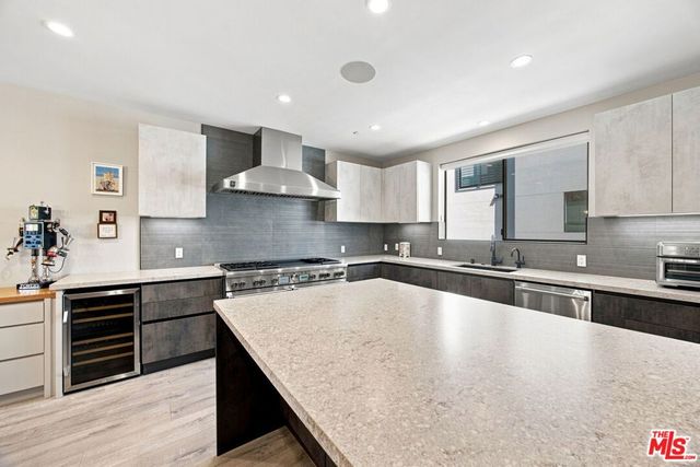 11622 Colfax Meadow Lane, Studio City, CA 91604