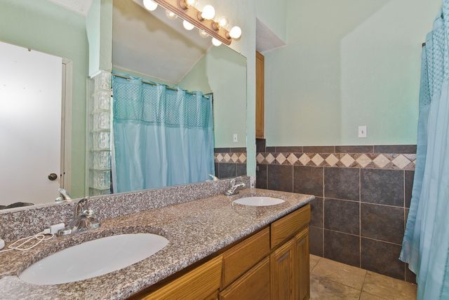 6545 Meadowlark Lane E, Watauga, TX 76148