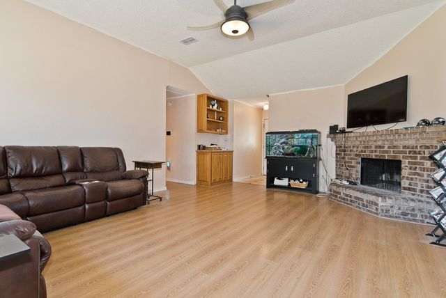 6545 Meadowlark Lane E, Watauga, TX 76148