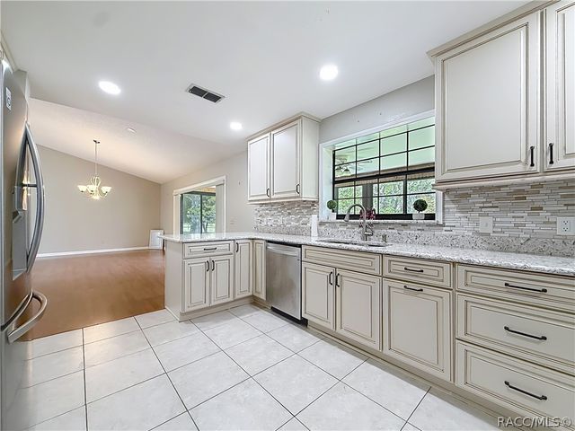 8831 E Sandpiper Drive, Inverness, FL 34450
