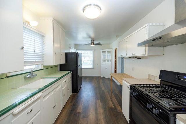 1732 2nd St, Escalon, CA 95320