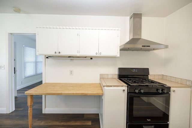 1732 2nd St, Escalon, CA 95320