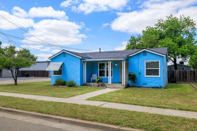 1732 2nd St, Escalon, CA 95320