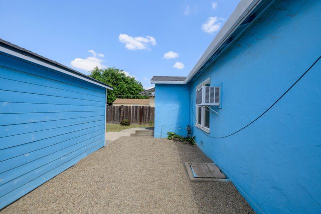 1732 2nd St, Escalon, CA 95320