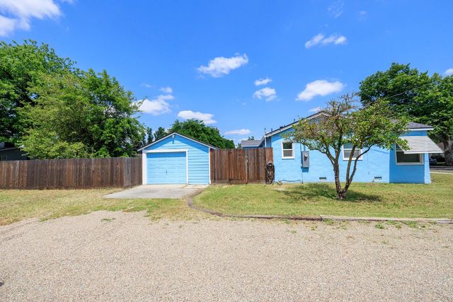 1732 2nd St, Escalon, CA 95320