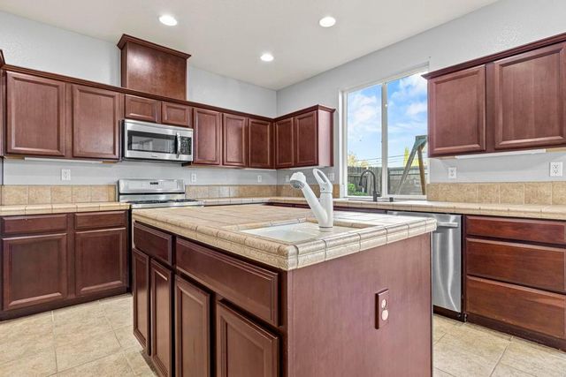 975 Beymer, Yuba City, CA 95991