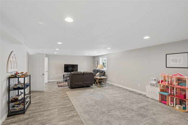 300 NE Tanzanite Court, Grimes, IA 50111