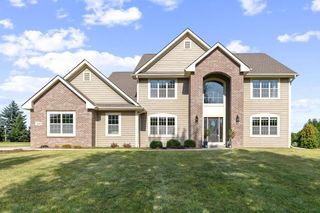 120 Kestrel WAY, Hartland, WI 53029
