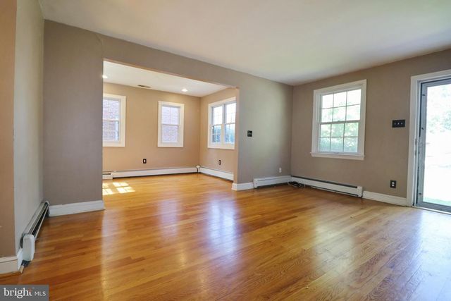 75 PARK DR, Cherry Hill, NJ 08002