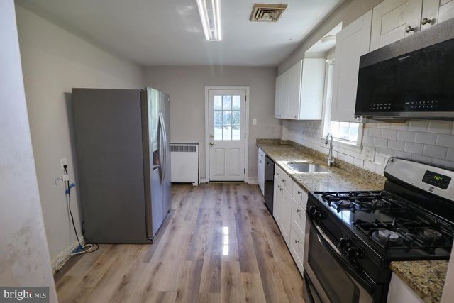 75 PARK DR, Cherry Hill, NJ 08002
