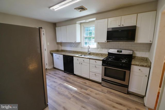 75 PARK DR, Cherry Hill, NJ 08002