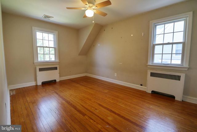 75 PARK DR, Cherry Hill, NJ 08002
