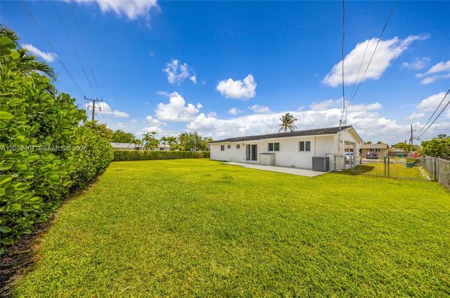 8801 SW 17th Street, Miami, FL 33165