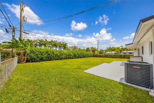 8801 SW 17th Street, Miami, FL 33165