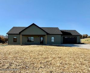 595 Hanging Rock Rd, Leitchfield, KY 42754