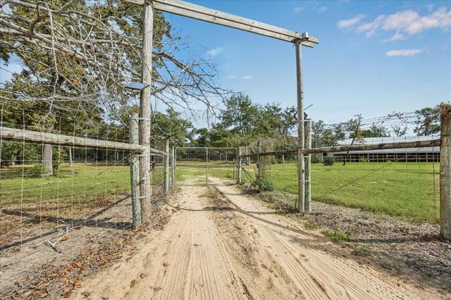 6618 Stokes Road, Bellville, TX 77418