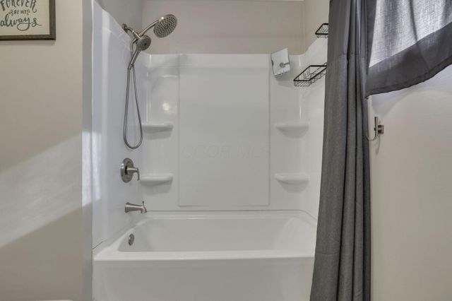 79 James Avenue, Heath, OH 43056