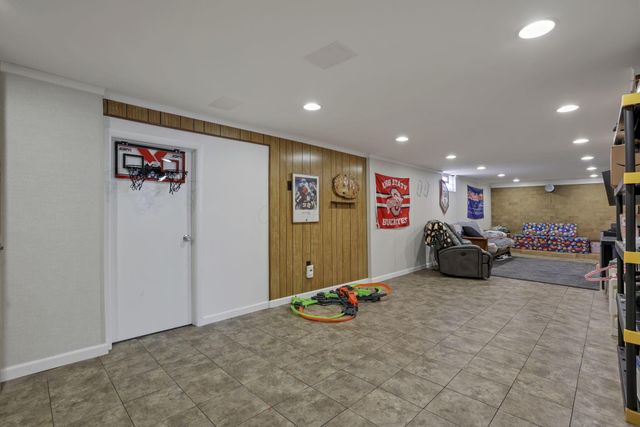 79 James Avenue, Heath, OH 43056