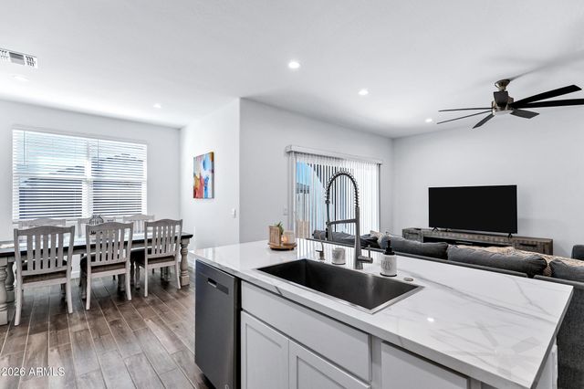 2939 W Shanley Ave Avenue, Apache Junction, AZ 85120