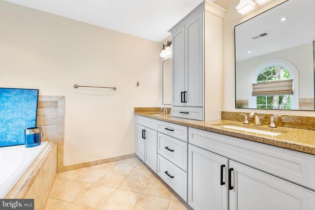 2910 GRAY ST, Oakton, VA 22124