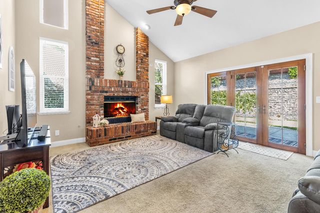 232 Silberhorn Dr, Folsom, CA 95630