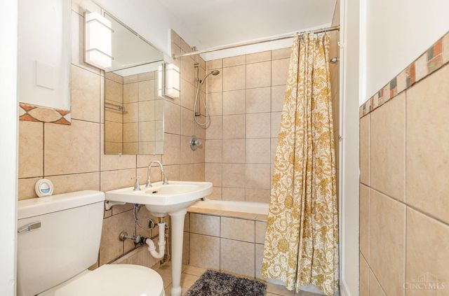 3900 Rose Hill Avenue, Cincinnati, OH 45229