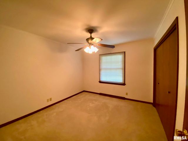 807 W MARKET Street, Christopher, IL 62822