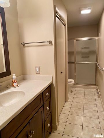 807 W MARKET Street, Christopher, IL 62822