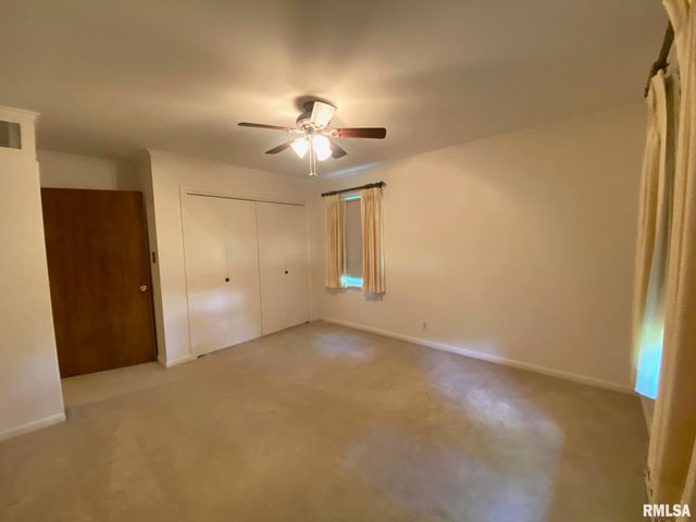 807 W MARKET Street, Christopher, IL 62822