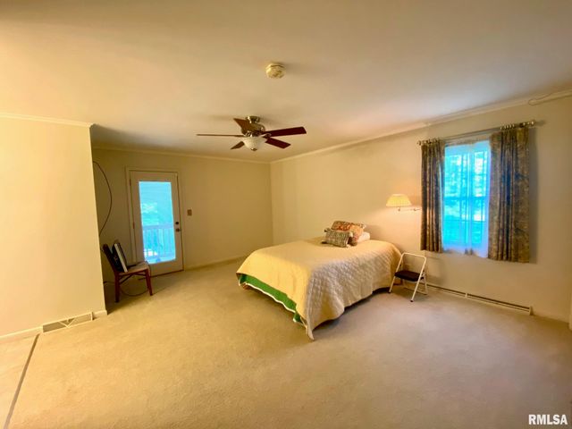 807 W MARKET Street, Christopher, IL 62822