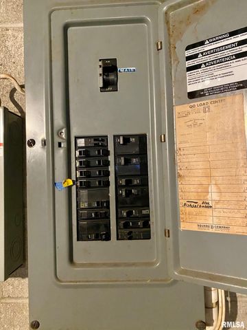 807 W MARKET Street, Christopher, IL 62822