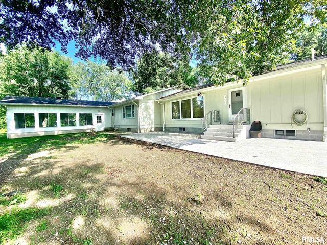 807 W MARKET Street, Christopher, IL 62822